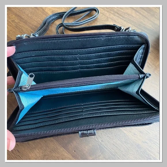 THE SAK 3 in 1 Phone Wallet/Wristlet/Crossbody Bag - Picture 6 of 10